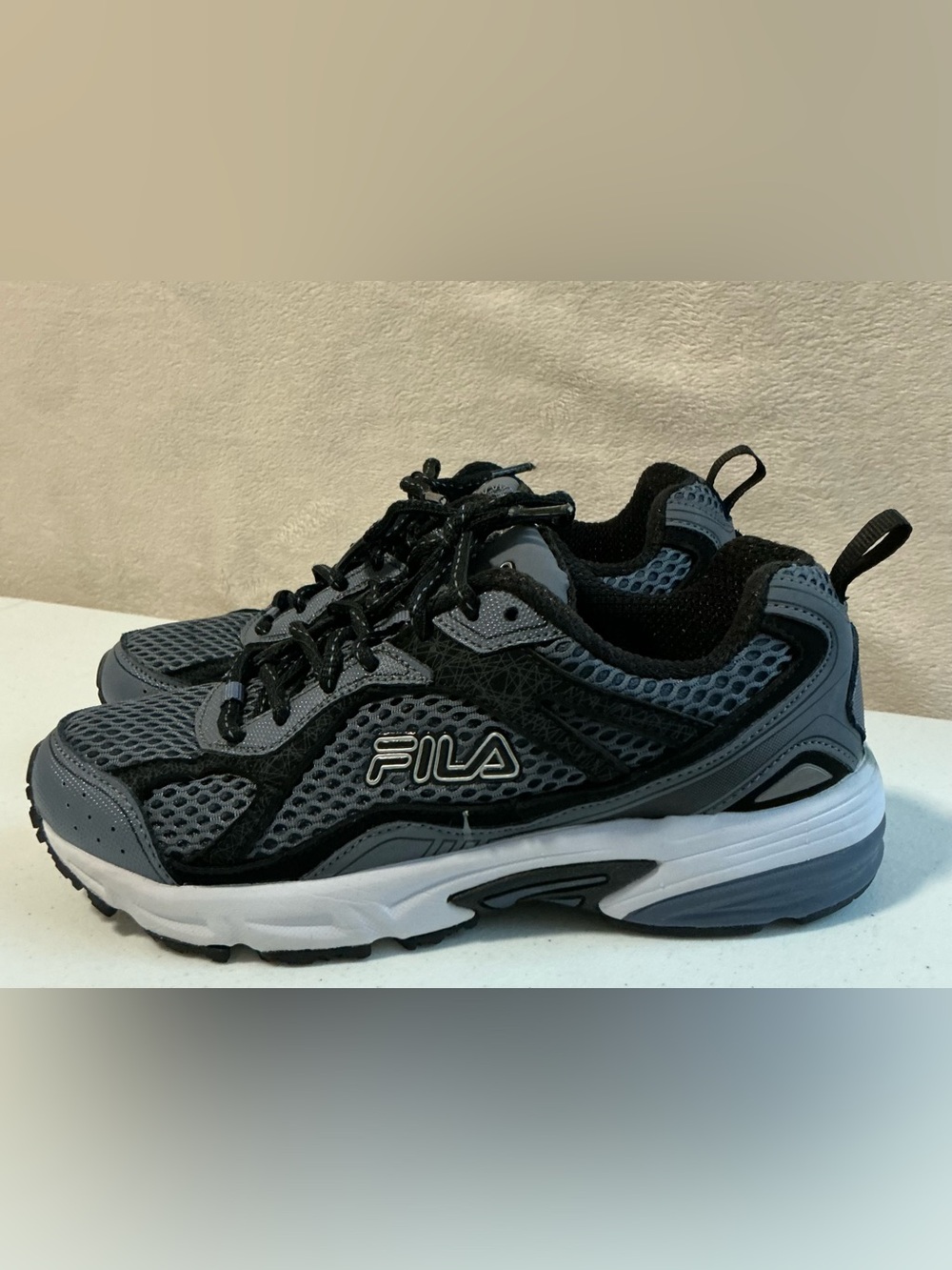 Fila Windshift 15 Trail Running Shoes Gray Black Women's Size 6.5